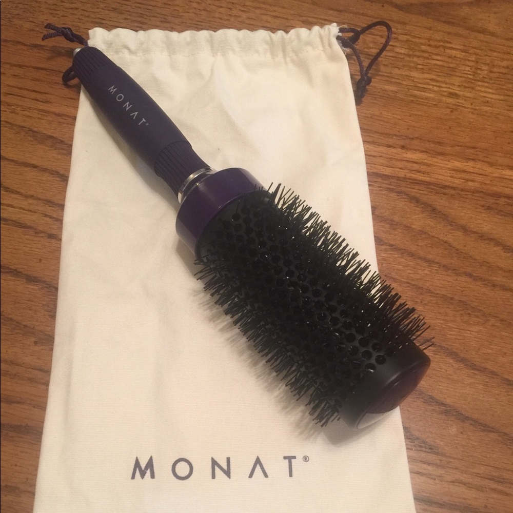 Monat Brush